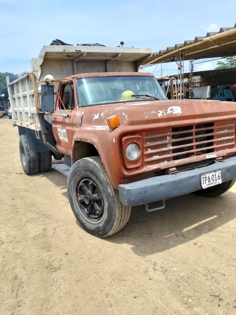 Volqueta Ford Piragua